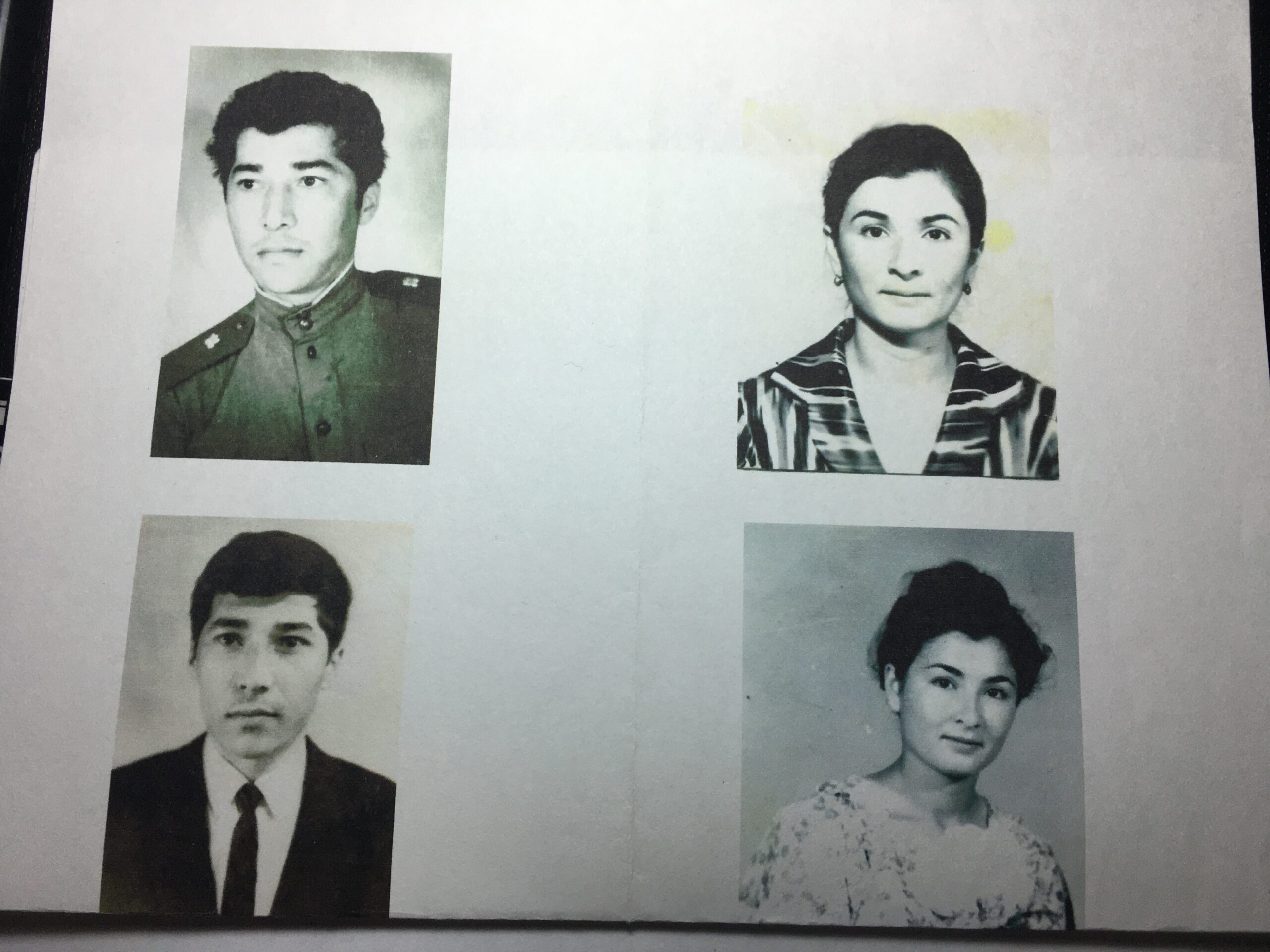 Shoyad, biz(biologik ota-ona)ning ushbu yoshlik suratlarimizga farzandimiz(yoki uni yaqinlari)ning nazari tushib ko'ngliga sezgi bersa!